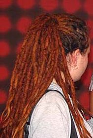 Дреди - це зачіска, що бере своє коріння на Ямайці