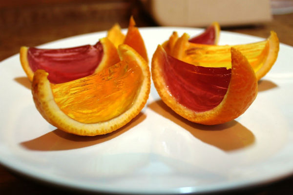 Сьогодні ми вам детально розповімо, як приготувати апельсинове желе